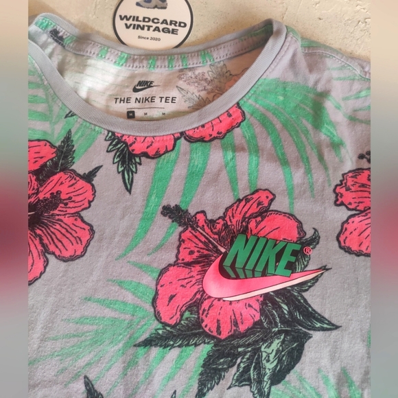 Nike Fresh Print Floral short Sleeve T-shirt size Medium - Picture 2 of 2